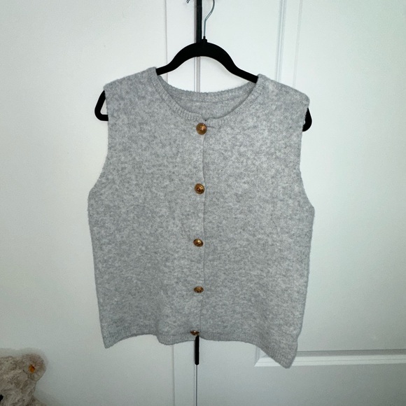 🤍 Duo Run Gray Knit Button Sweater Vest | Size L | NWT - Picture 5 of 6
